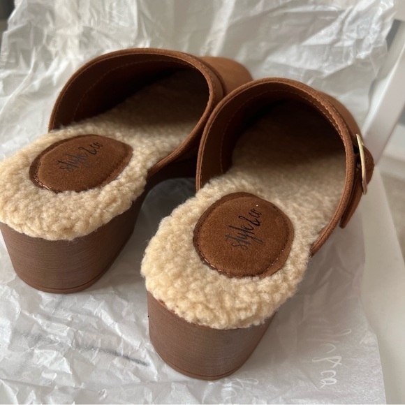 Style & Co Womens Dakotaa Slip-On Tan Suede Clogs 5M Buckle Cozy Winter Casual - Picture 16 of 16